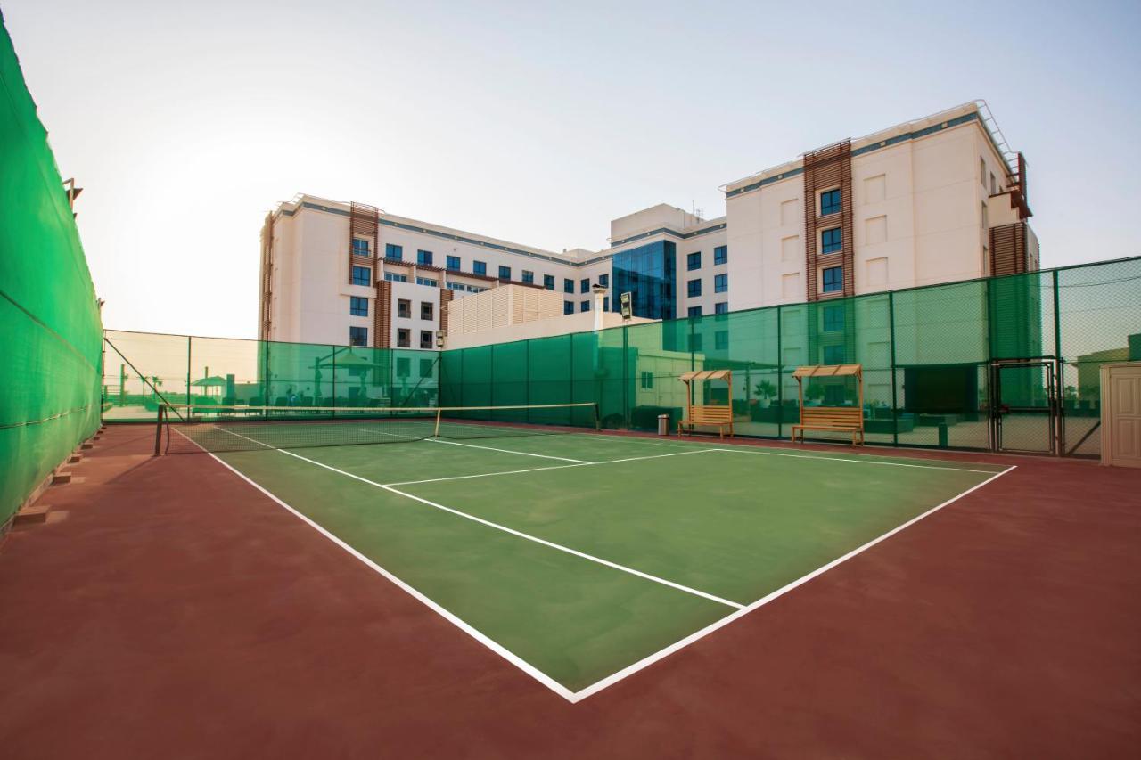 Four Points By Sheraton Al Ain Exterior foto Tennis court