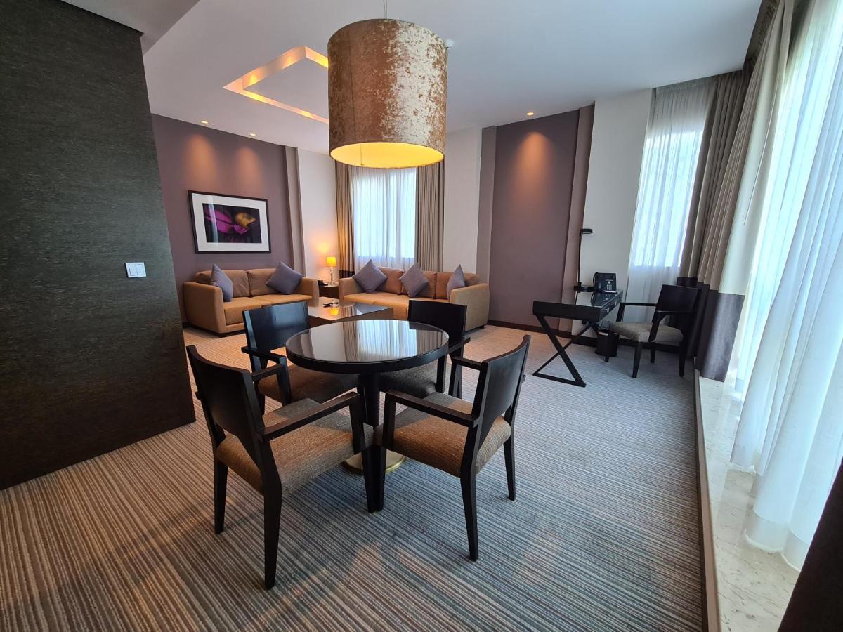 Four Points By Sheraton Al Ain Exterior foto A suite at the hotel