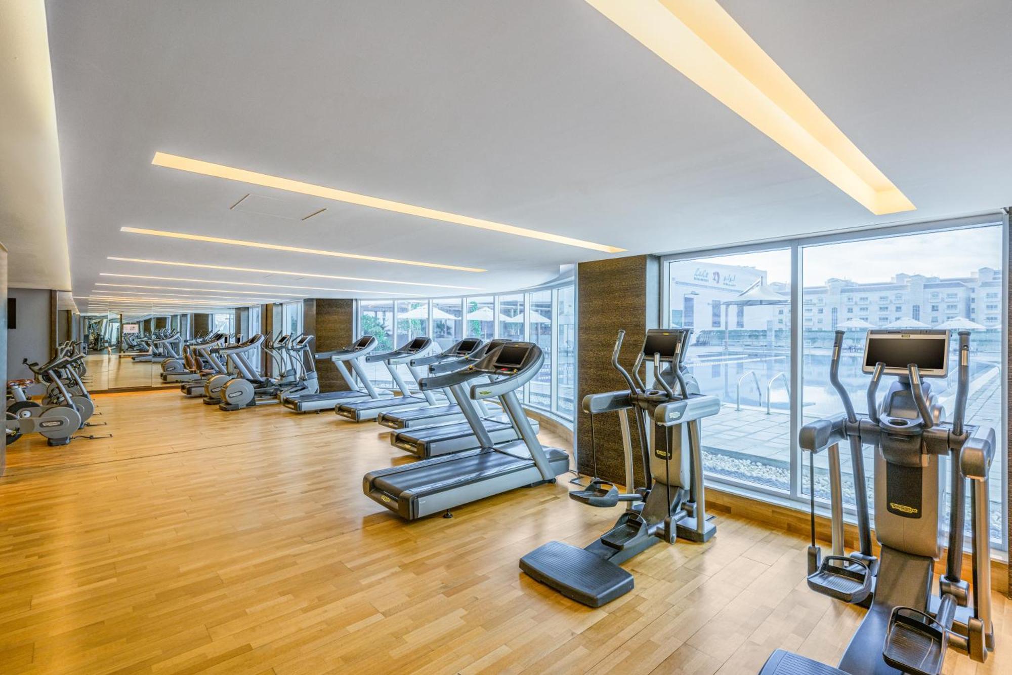 Four Points By Sheraton Al Ain Exterior foto The gym at the hotel