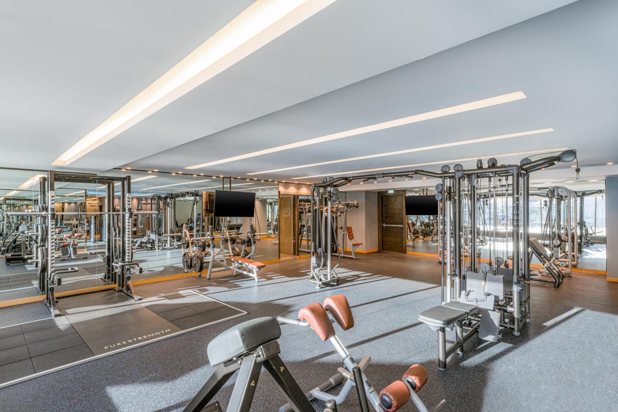 Four Points By Sheraton Al Ain Exterior foto The gym at the hotel