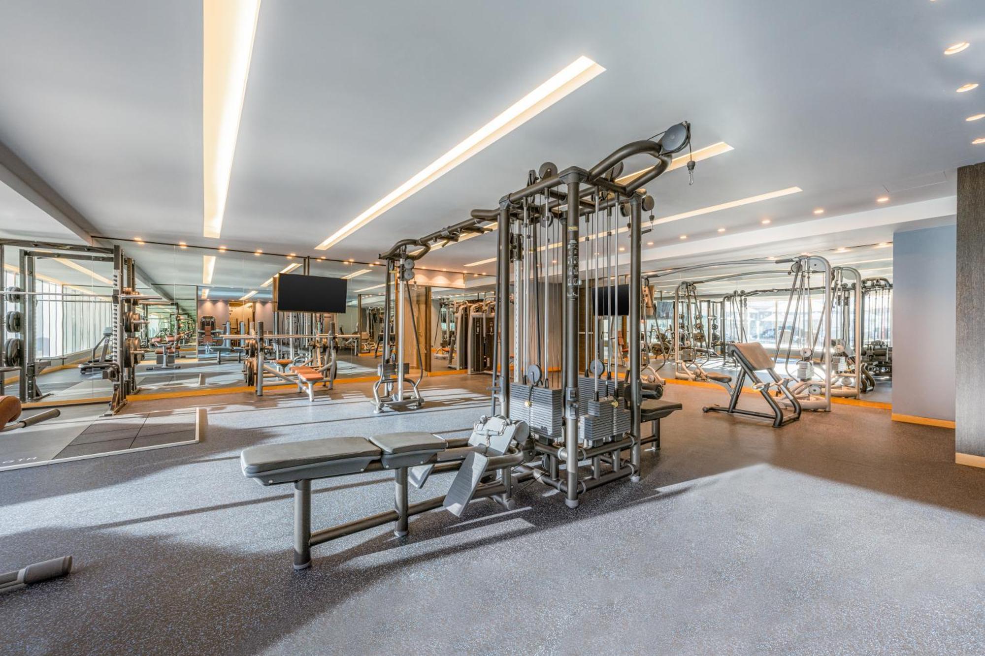 Four Points By Sheraton Al Ain Exterior foto The gym at the hotel