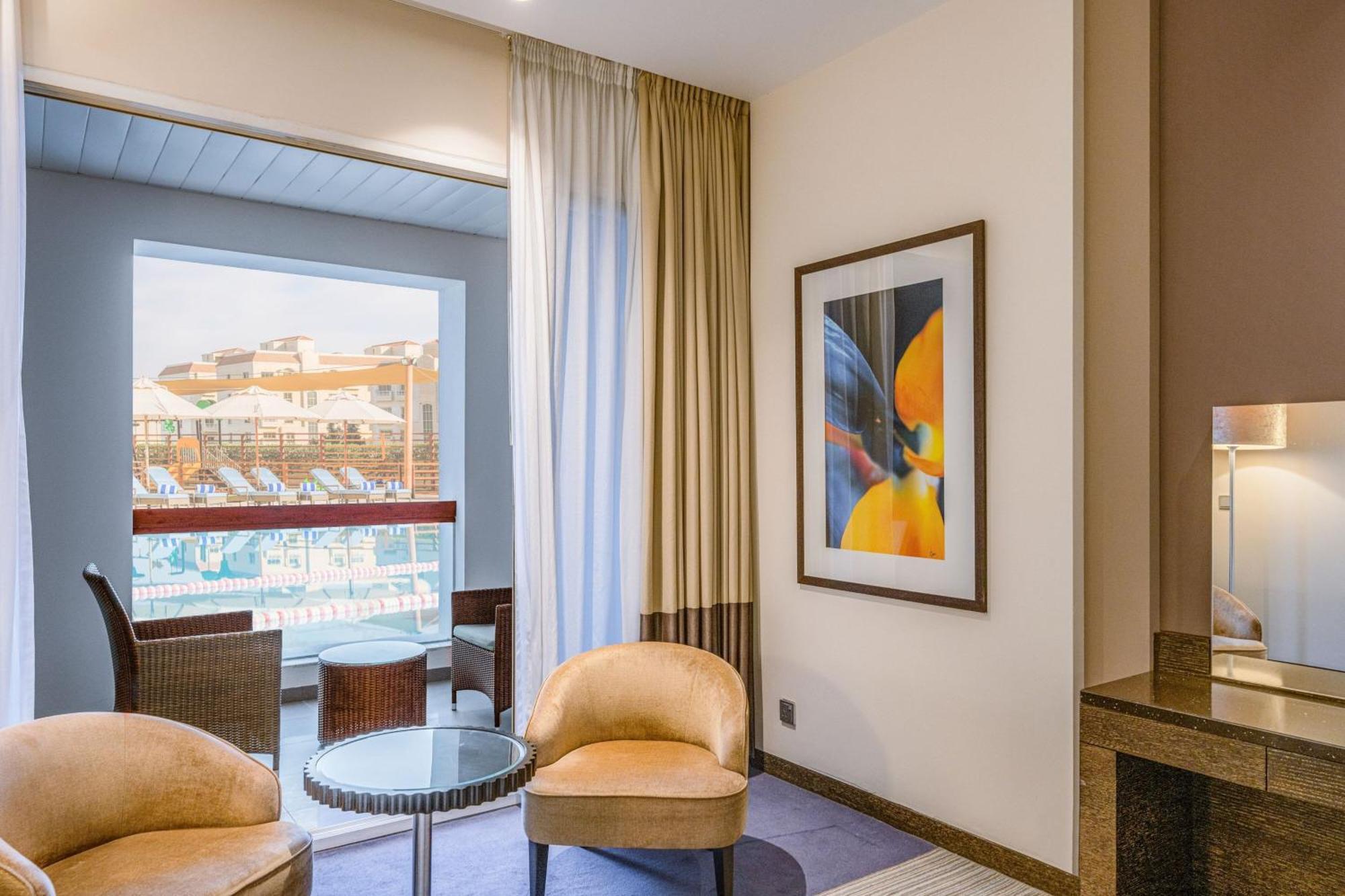 Four Points By Sheraton Al Ain Exterior foto A room at the hotel