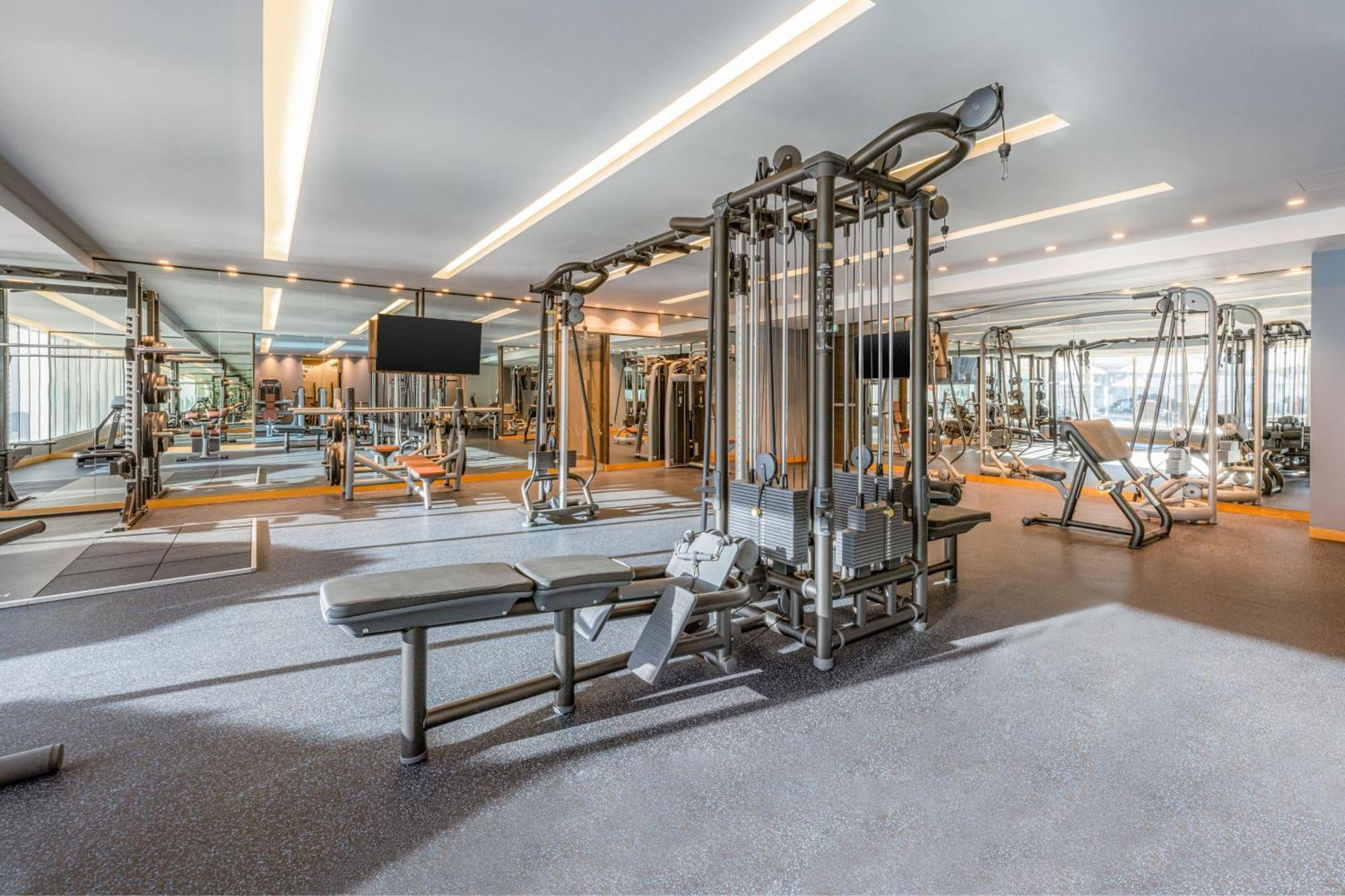Four Points By Sheraton Al Ain Exterior foto The gym at the hotel
